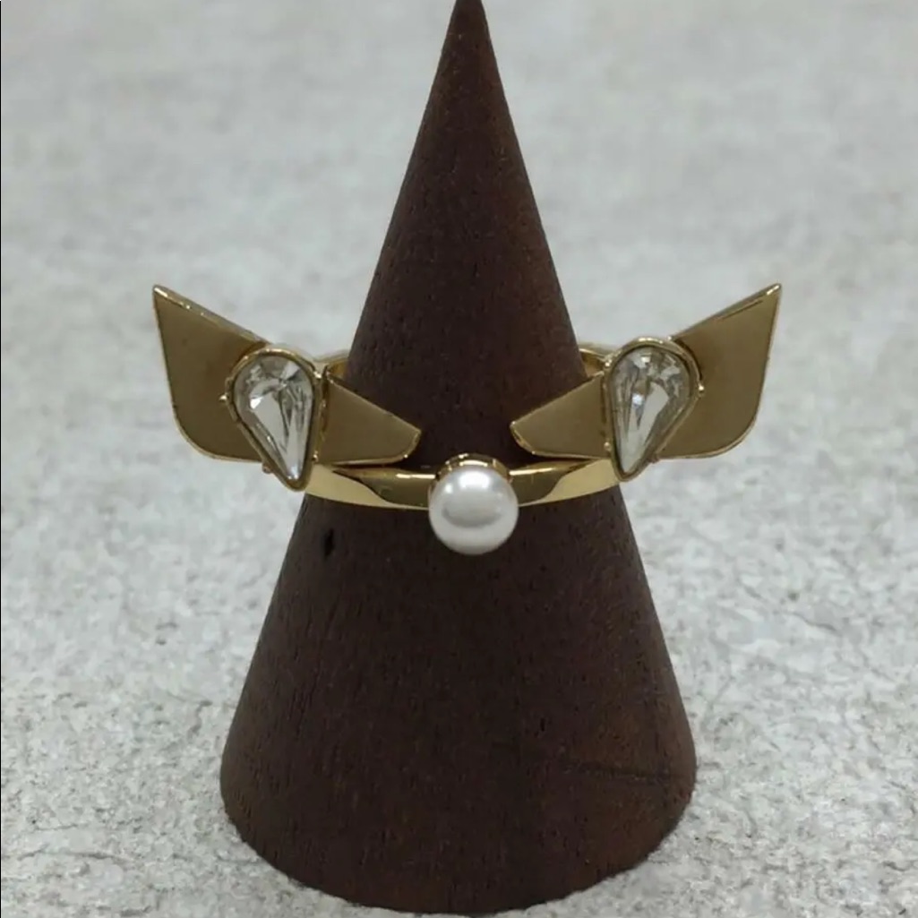 Fendi Pearl Bugs Gold Fashion Ring 500$